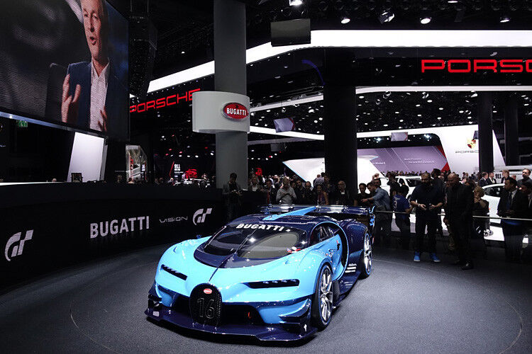 Bugatti begibt sich von der Spielekonsole in die Realität: Eigens für die IAA verwandelte der Hersteller seinen Vision Gran Turismo aus der virtuellen Bytes- und Pixel-Welt der Videospielreihe Gran Turismo in einen realen Boliden aus Carbon – als Dank an Fans weltweit für deren Treue und Enthusiasmus. (Foto: Thomas Günel)