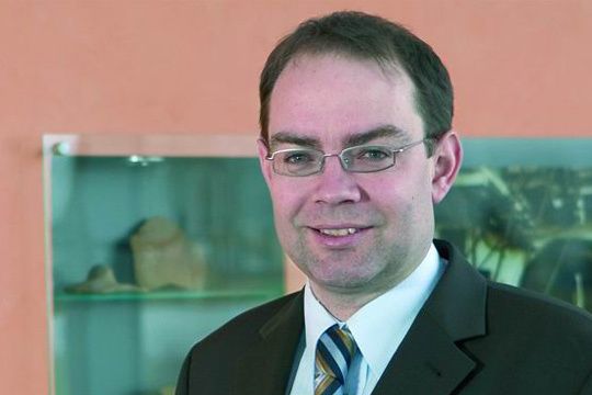 Peter Schäfer, Autohaus Schäfer, Königsbrunn: „Mit dem Neuwagenabsatz im 3. Quartal  2011 sind wir zufrieden. Wir können eine gesteigerte Nachfrage im Neuwagenbereich beobachten, die sicherlich auch aus einer gestiegenen Nachfrage im Gewerbekundensegment resultiert.“ (Archiv: Vogel Business Media)