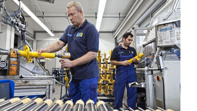 Die Stoßdämpfer sorgen in Fahrzeugen und im Motorsport für präzise Fahrdynamik und hohe Sicherheit.(Bild:  Bilstein)