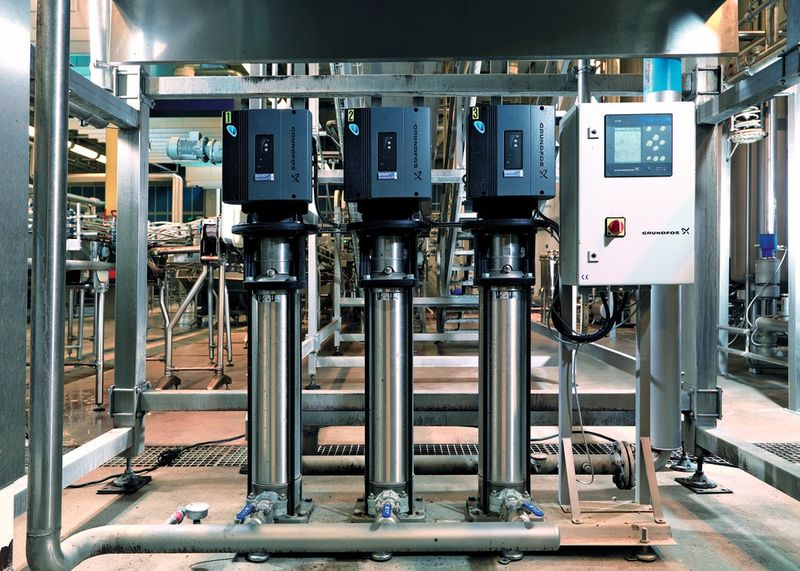 Bild 4: Druckerhöhungsanlagen mit hocheffizienten MGE-Motoren und Drehzahlregelung – mit solchen Anlagen können industrielle Betreiber deutlich Kosten reduzieren. (Bild: Grundfos)