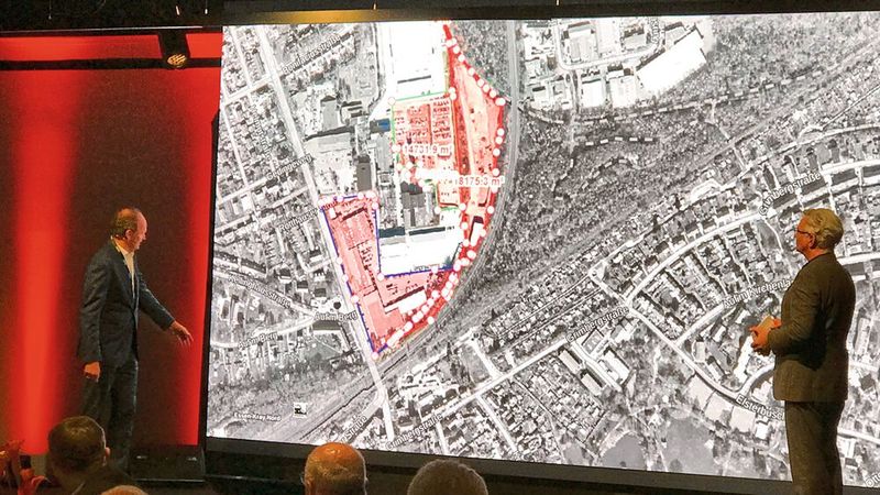 Wo auf dem 50.000 Quadratmeter großem Gelände bis zu 1.000 Fahrzeuge einen Platz finden, präsentierte Lueg …  (Bild: Michel/»kfz-betrieb«)