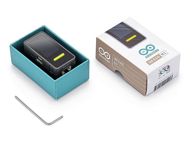 Arduino zeigt mit dem Nesso N1 ein kompaktes IoT-Kit, das den ESP32-C6 mit zusätzlichem Lora-Modul und mehreren Funkprotokollen in einem handlichen Gehäuse bündelt. (Bild: Arduino)