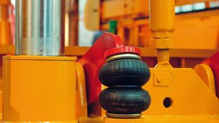 Balgzylinder erzeugen Kräfte zum Heben und Pressen (Bild: ContiTech)