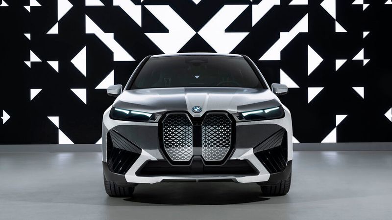Dahinter steckt die E-Ink-Technologie, wie man sie aus E-Book-Readern kennt. (BMW)