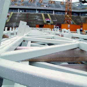 Module der Sprossenkonstruktion: Die Elemente sind vorbereitet für das Aufklemmen der Eindeckung aus transluzenten Makrolon-Platten. Bild: V & M Tubes