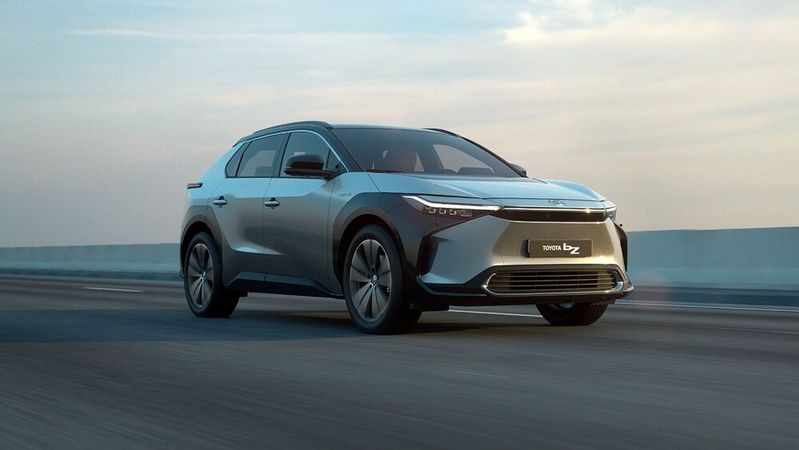 Wegen der Lieferengpässe bei Halbleitern korrigiert Toyota seine Produktionspläne.(Bild:  Toyota)