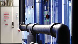 Am Wuppertaler Stammsitz der Schmersal-Gruppe wurde eine energetischen Optimierung durchgeführt. Die neuen Lüftungsanlagen nutzen die Abwärme aus der Produktion zur Beheizung. (Bild: Jörg Kastowsky)