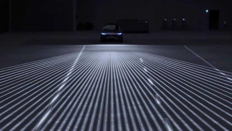 Forvia Hella will sich in Zukunft am Standort Lippstadt auf die Fertigung von Scheinwerfern fokussieren.(Bild:  Hella)