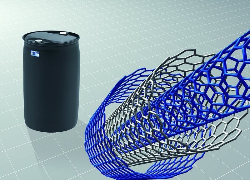 Nanotubes statten die Fässer von Schütz mit ganz neuen Eigenschaften aus: Der Kunststoff ist leitfähig, und selbst aggressive Chemikalien können nicht mehr schaden. Auch ein Sturz nach Frosteinwirkung verträgt das Fass.  (Bild: Schütz)