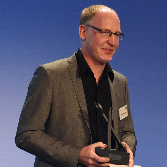 Mit seinem Beitrag „Tierisch heiß“ hat »kfz-betrieb«-Redakteur Steffen Dominsky den ersten Platz beim Journalistenpreis „Wort & Werkstatt“ gewonnen.(Bild:  Mack)