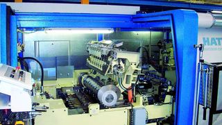 Mit einer neuen Sechs-Stufen-Presse ist die Herstellung komplexer und neuer Präzisionsteile möglich. Basis ist bei Arnold Umformtechnik dabei grundsätzlich die Betrachtung des gesamten Lebenslaufs eines Produktes. Bild: Munde (Archiv: Vogel Business Media)