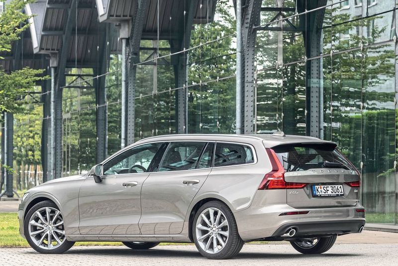 Auffällig beim V60 sind die kurzen Karosserieüberhänge. (Volvo)