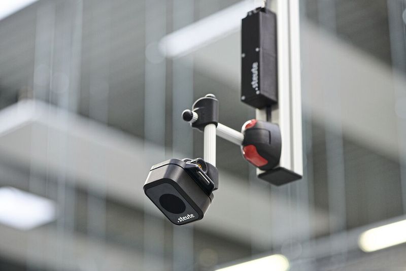 Blick von oben: Long-Range-Sensoren erkennen u. a. freie Stellplätze in Materialsupermärkten. (Bild: Steute Technologies GmbH & Co. KG, Löhne)