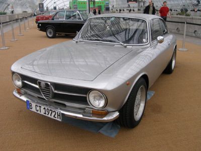 Begeisterter Motorsportler ist „Matula“ Claus Theo Gärtner. Mit diesem Alfa GTV bestritt der Schauspieler unter anderem das 24-Stunden-Rennen auf dem Nürburgring. (Archiv: Vogel Business Media)