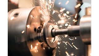 Laut einer Studie von Deloitte und BDI planen mehr als zwei Drittel der deutschen Industriebetriebe, ihre Fertigung zumindest teilweise ins Ausland zu verlagern. (Bild: Fotolia RAW - stock.adobe.com)