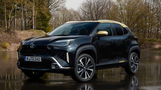 Für den Yaris Cross stehen 16 bis 18 Zoll große Räder zur Verfügung. Hier die Topausstattung mit 18-Zöllern. (Bild: Toyota)