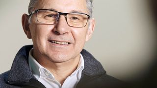 Abb. 1: Prof. Dr. Jan Gerrit Korvink, Direktor des Instituts für Mikrostrukturtechnik am Karlsruher Institut für Technologie (KIT) beschäftigt sich u.a. mit der Miniaturisierung maßgeschneiderter NMR-Systeme für kleine chemische und biologische Proben. (© www.kit.edu)