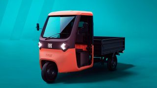 Das Dreirad Tris sieht aus wie eine Ape, doch der Hersteller ist Fiat Professional und nicht Piaggio. (Bild: Fiat Stellantis)
