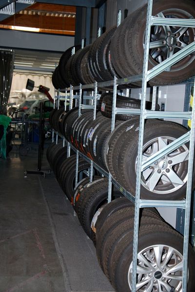 Reifeneinlagerung gehört zum Servicegeschäft dazu. (Bild: Wenz)