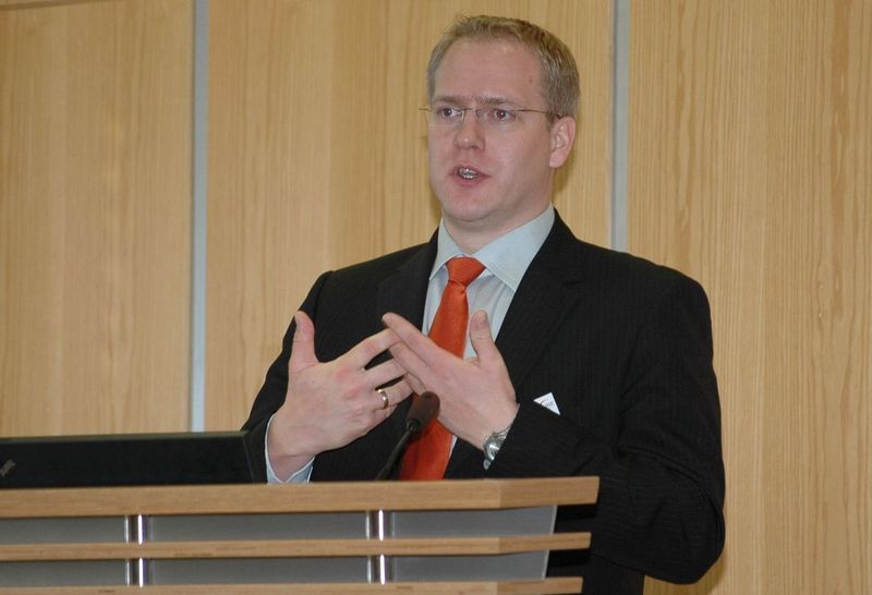 Dipl.-Ing. (FH) Henning Bruns, Leiter Consulting Production Planning, Cenit AG, berichtet über die virtuelle Inbetriebnahme im Kontext der virtuellen Fabrik: „Stärkere Integration der SPS-Programmierung in die Simulationssoftware.“ (Archiv: Vogel Business Media)