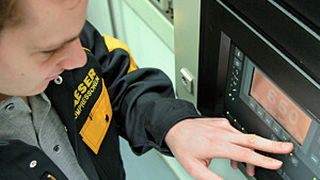 Wer seine Druckluftanlage stets genau im Blick hat, kann Ineffizienzen vermeiden und dadurch viel Geld sparen. (Bild: Kaeser Kompressoren)