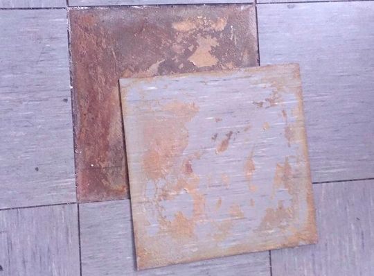 Kreislaufwirtschaft! Alte PVC-Böden enthalten Weichmacher, die nicht mehr von der EU zugelassen sind. Deshalb ist deren Recycling nicht ganz einfach. Forschern ist es nun aber im Rahmen des Projekts Circular Flooring gelungen, die Weichmacher zu entfernen und umzuwandeln ...(Bild:  PVC-Chef)