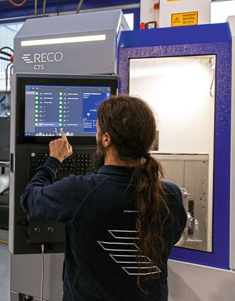 Mise au point de la machine CT5 de RECO avec Orchestria. (Source : Recomatic SA)