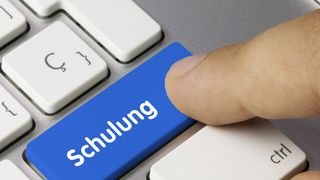 Lernen Sie, wie Sie mit einfachen Mitteln Kosten sparen können, ohne dass Ihre Mitarbeiter auf Weiterbildungen verzichten müssen. (Bild: momius - Fotolia.com)