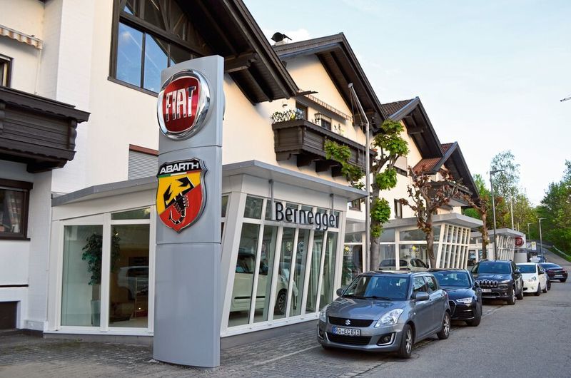 Der Stammbetrieb der Berneggers hat sich innerhalb eines Wohnhaus-Ensembles über die Jahrzehnte ausgebreitet. (Rehberg / »kfz-betrieb«)