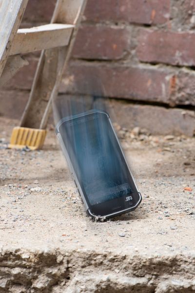 Das S40 übersteht STürze aus bis zu 1,80 Metern Höhe. (Bild: Cat Phones)