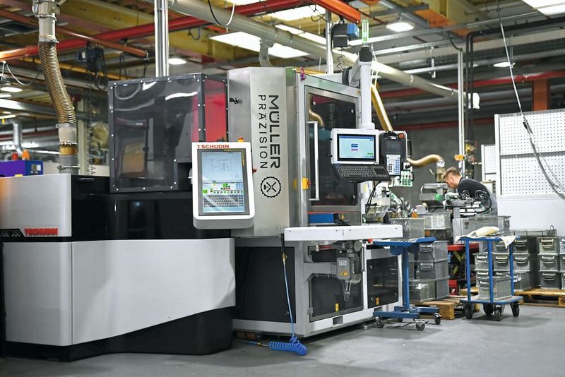 Maximale Flexibilität trifft maximale Produktivität: Die «Cube 350» in der Maschinenhalle von Müller Präzision. (Bild: Müller Präzision)