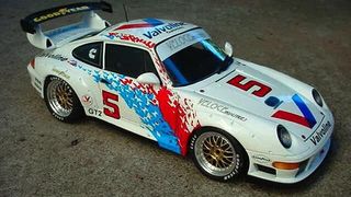 Liebevoll gestaltete Slotcars für Modellrennbahnen sind die Passion von Bruce Paterson. Bisher entstanden die flotten Flitzer im Kunststoff-3D-Druck. Jetzt ist er auf die kostengünstige Mcor-Papierdrucktechnologie umgestiegen. (Bild: Pattos Place)