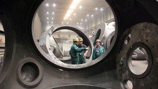 Zu den Spezialitäten der Eisengießerei Torgelow gehören Großgussteile für Windkraftanlagen.  (Bild: Eisengießerei Torgelow)
