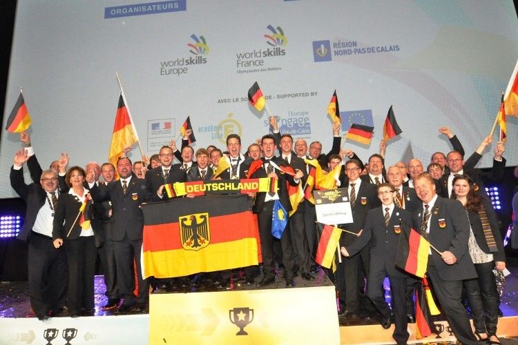 Bei der Siegerehrung war die Stimmung im Team mindestens so gut wie beim Start des Wettbewerbs. (Foto: Worldskills Germany)