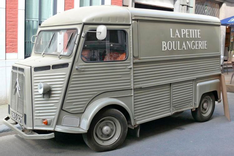 Für die Steifigkeit des Blechkleids sorgten Sicken, wie man sie im großen Stil vom deutschen Flugzeug JU 52 her kannte. Nicht besonders schön, aber praktisch. (Bild: Citroën)