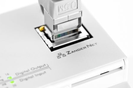 Bild 8: Die Vernetzung mehrerer ZX20-SPS-Geräte erfolgt via ZanderNet. (Bild: Zander)