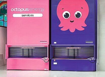 Hänel-Lagerlifte verbinden technische Funktionalität mit individuellem Corporate Design und werden so zu repräsentativen Markenbotschaftern.(Bild:  Hänel)