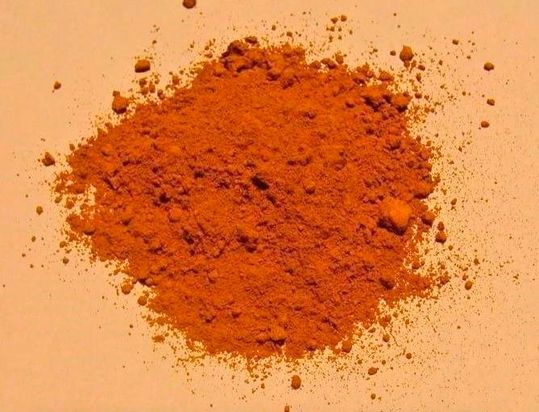 Das ist profaner Rost, also Eisenoxid. Kippt man es ins Wasser, verdreckt dasselbe. Wer hätte gedacht, dass man mit smart gemachten Nanorostpartikeln umfangreich belastetes Wasser jedoch relativ einfach wieder klären kann?! Forscher der FAU kriegen das hin.(Bild:  Pulveregon)