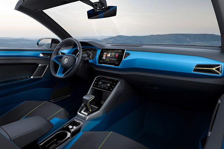 Im Innenraum legte Volkswagen Wert auf die Offroad-Qualitäten: Die Ausstattung ist robust und griffig ausgelegt. Der als Tablet konzipierte Touchscreen der Mittelkonsole und die am Innenspiegel montierte HD-Kamera sind mobil außerhalb des Fahrzeugs nutzbar. (Foto: Volkswagen)