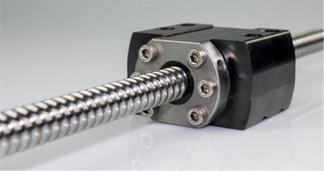 Kugelgewindetriebe wandeln die Rotation ­eines Motors in eine lineare Bewegung um.(Quelle:  Dr. Erich TRETTER GmbH + Co)
