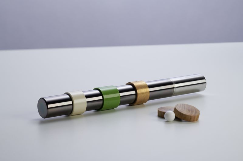 Fraunhofer IWS has been researching superlubrication for several years and is now applying this knowledge specifically to bio-based materials and lubricant systems. One technological focus is on functional carbon layers. (Source: Jürgen Jeibmann/Fraunhofer IWS)