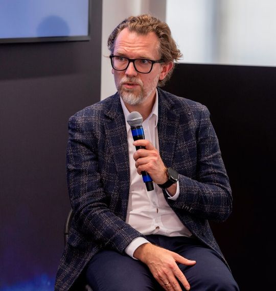 Piotr Kowalski, Managing Director at the Polish Data Center Associaton sowie Head of Innovation bei Beyond.pl äußerst sich geradezu enthusiastisch zur Aussicht auf den ersten Small Modular Reaktor in Polen. (Bild:  Vertiv)