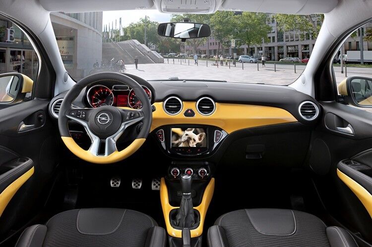 Die Innenraumoberflächen im Opel Adam kommen von Benecke-Kaliko und sind durch den Einsatz von elastischen Polymeren unempfindlich gegenüber Kratzern. (Foto: ContiTech)