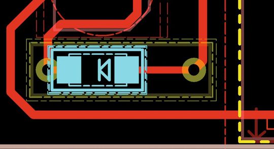 Bild 3: SMD-Bauteil der Variante SMD wurde über dem THT-Bauteil der Variante THT platziert, dies führt nicht zu einem DRC-Error(Bild:  tecnotron elektronik)