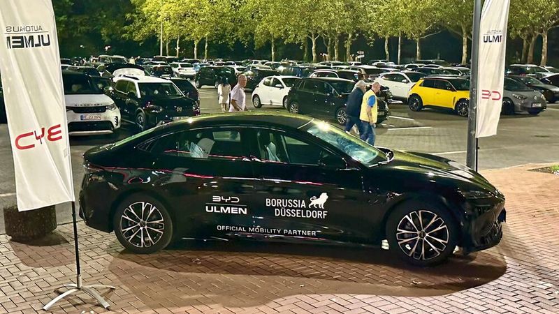 Das Autohaus Ulmen fährt mit BYD vor und ist Mobilitätspartner des erfolgreichen Tischtennis-Vereins Borussia Düsseldorf.(Bild:  Autohaus Ulmen)
