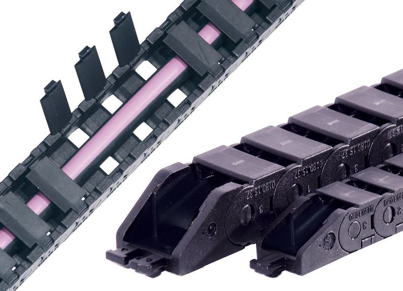 Aufgrund ihrer kompakten Bauform eignen sich die Micro-Energieführungsketten auch für enge Einbauverhältnisse, wie sie beispielsweise bei Plattformliften vorliegen. (Kabelschlepp)