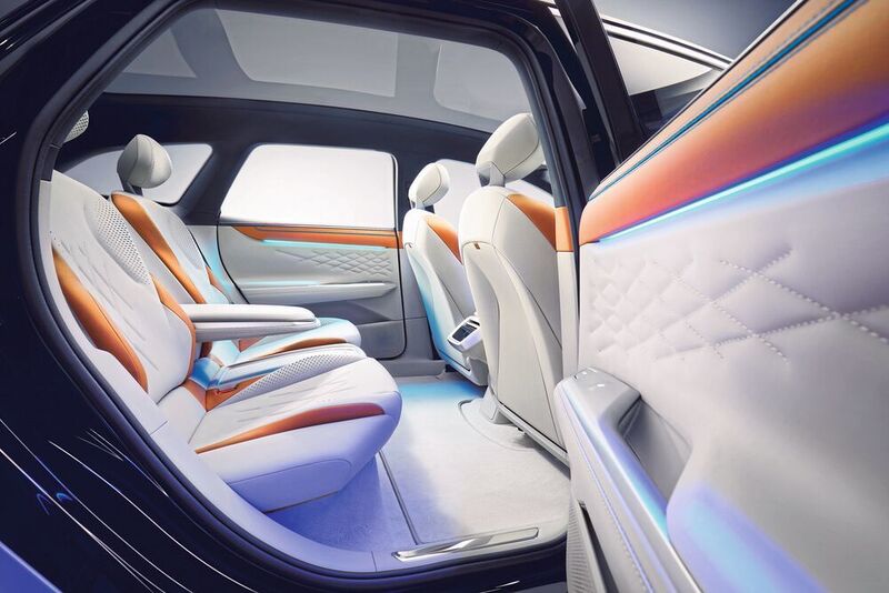 Das Konzept-Auto zeigt eine Bestuhlung mit vier Sitzen; die Serienversion kommt wahrscheinlich als Fünfsitzer. (Volkswagen )