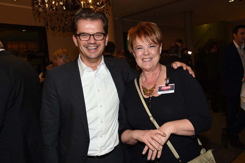 Oliver Barz, BenQ, mit der bezaubernden Janet Spacey, Spacey PR (Bild: IT-BUSINESS / Hannes Magerstädt )