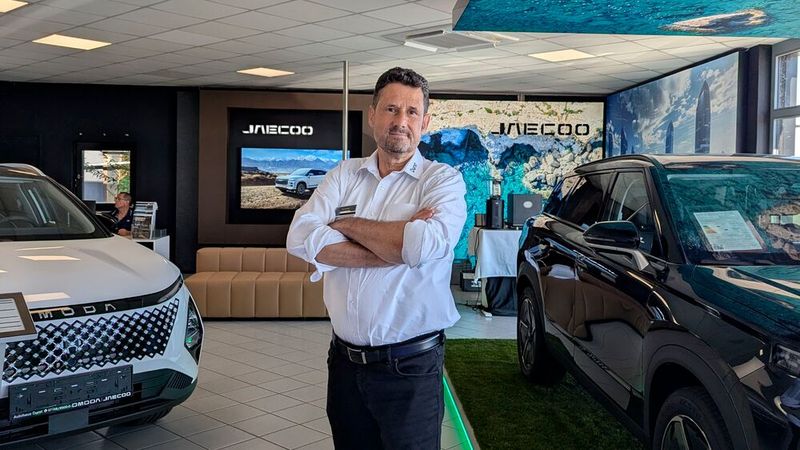 Nach Jahrzehnten als Mercedes-Vermittler und -Servicepartner (letzteres bleibt er auch) startet Thomas Durst mit 60 Jahren noch einmal als Autohändler durch.(Bild:  Rosenow – VCG)