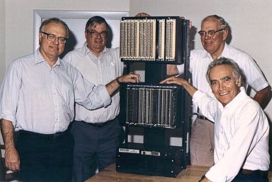 Der PLC-Pionier Richard „Dick“ Morley und seine „PLC-Gang“, wie er sein Team nannte. (Morley)